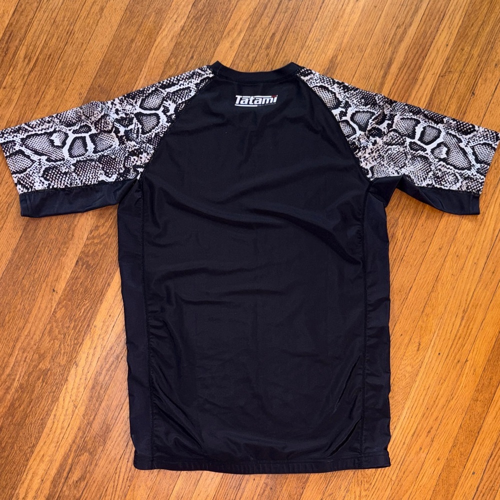 Tatami Men's Black and Gray Rash Guard with Snake Print Sleeves - Picture 6 of 6